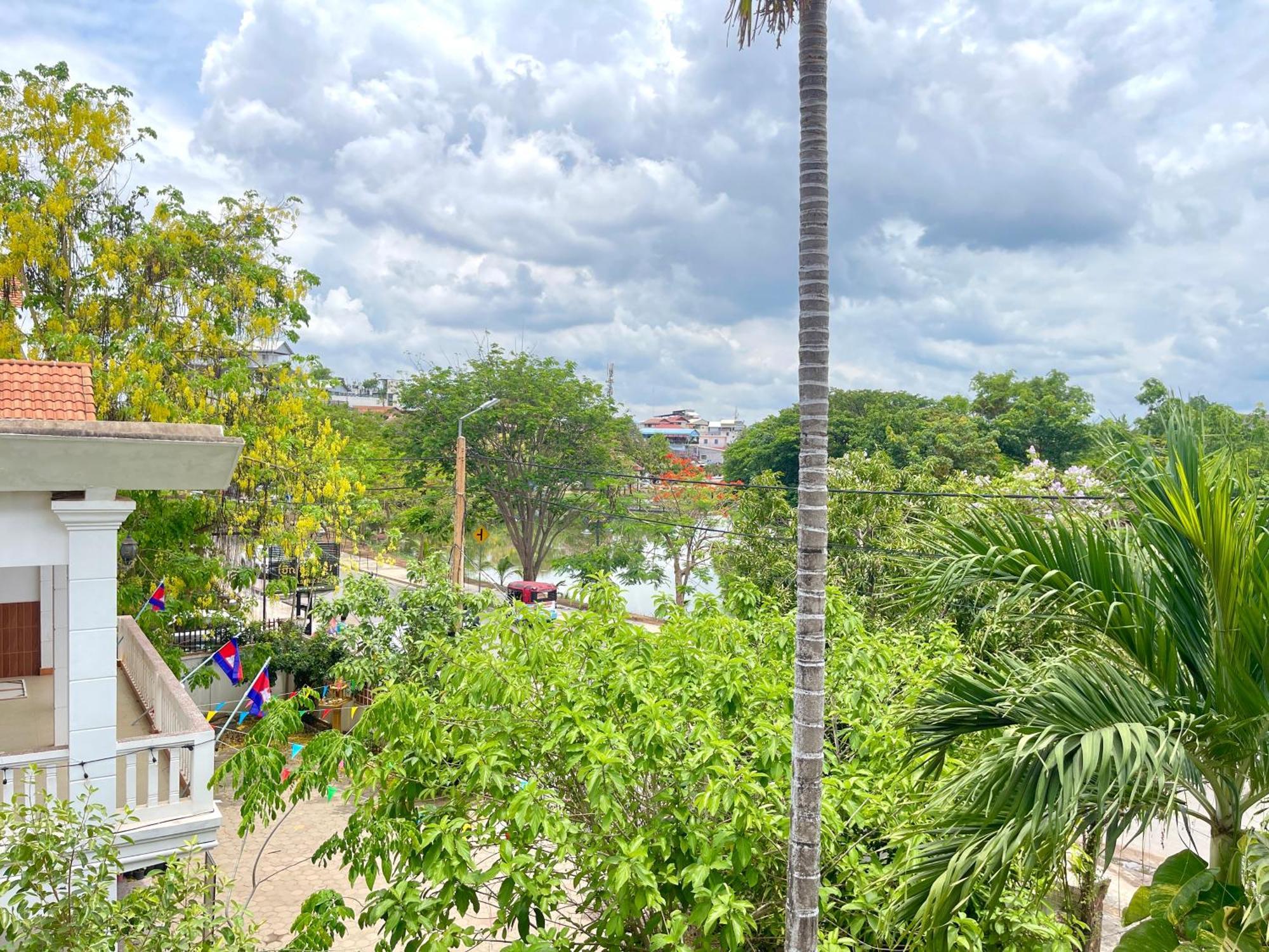 Siem Reap Riverside Hotel Exteriör bild