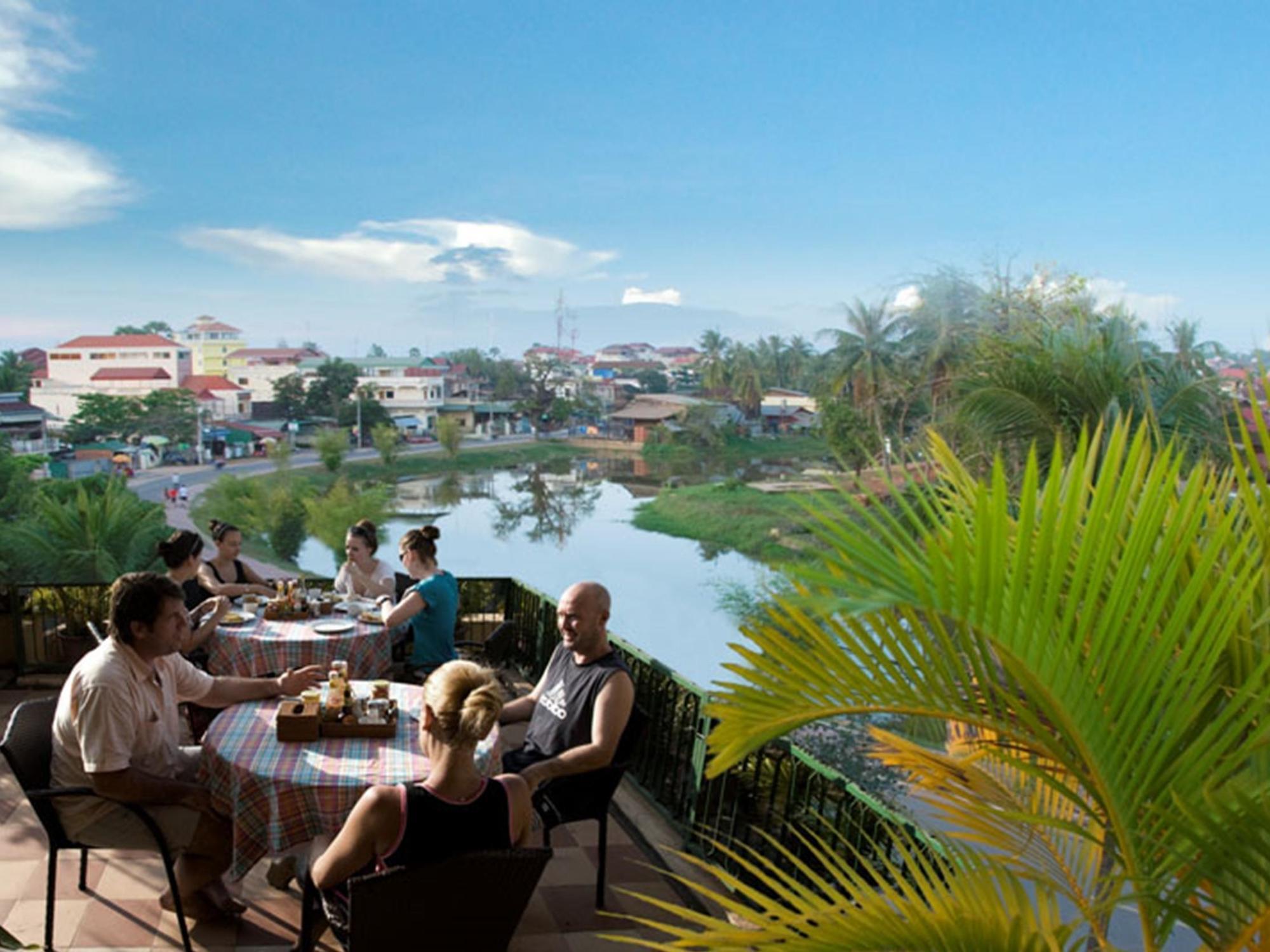 Siem Reap Riverside Hotel Exteriör bild