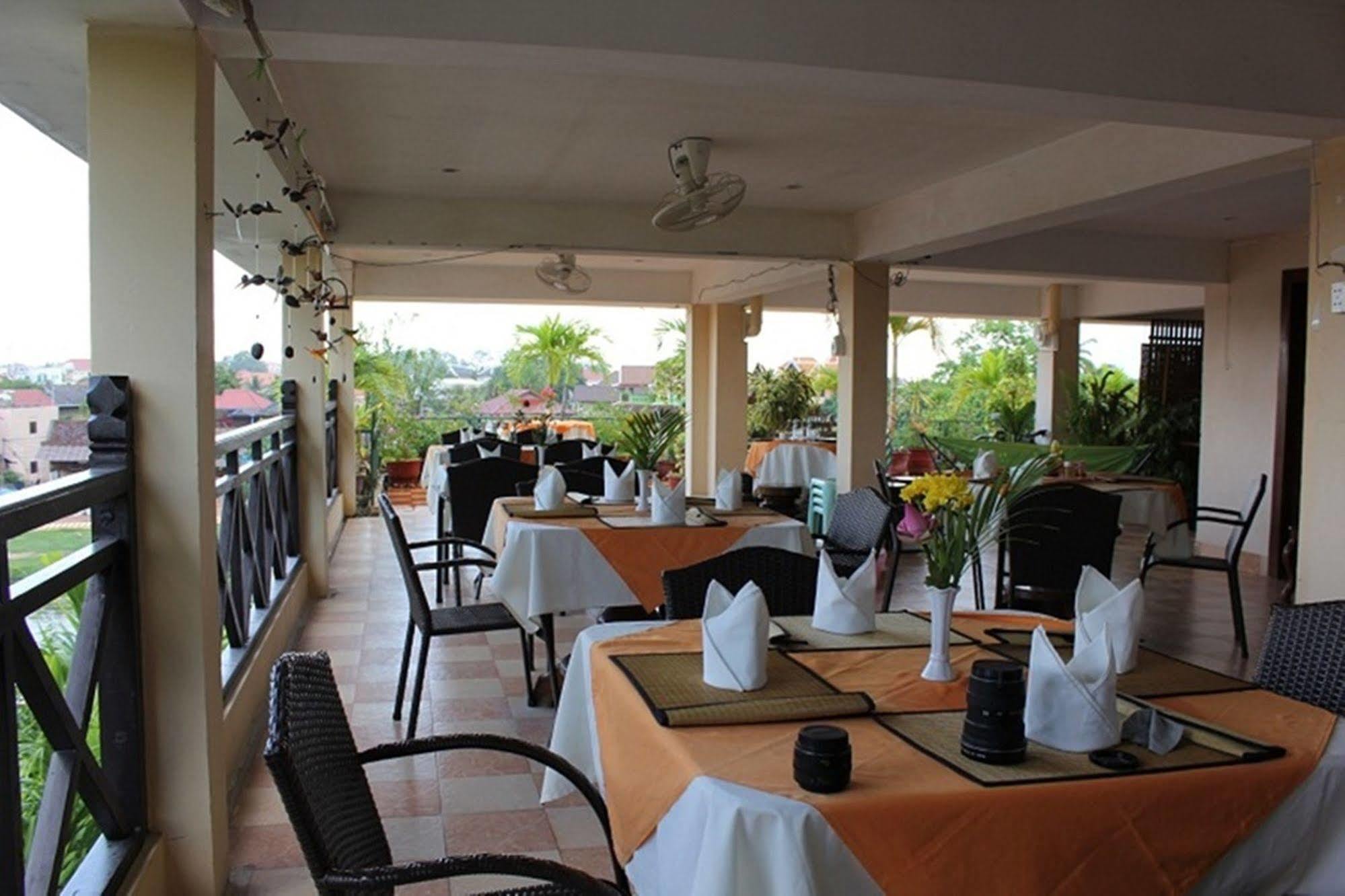 Siem Reap Riverside Hotel Exteriör bild
