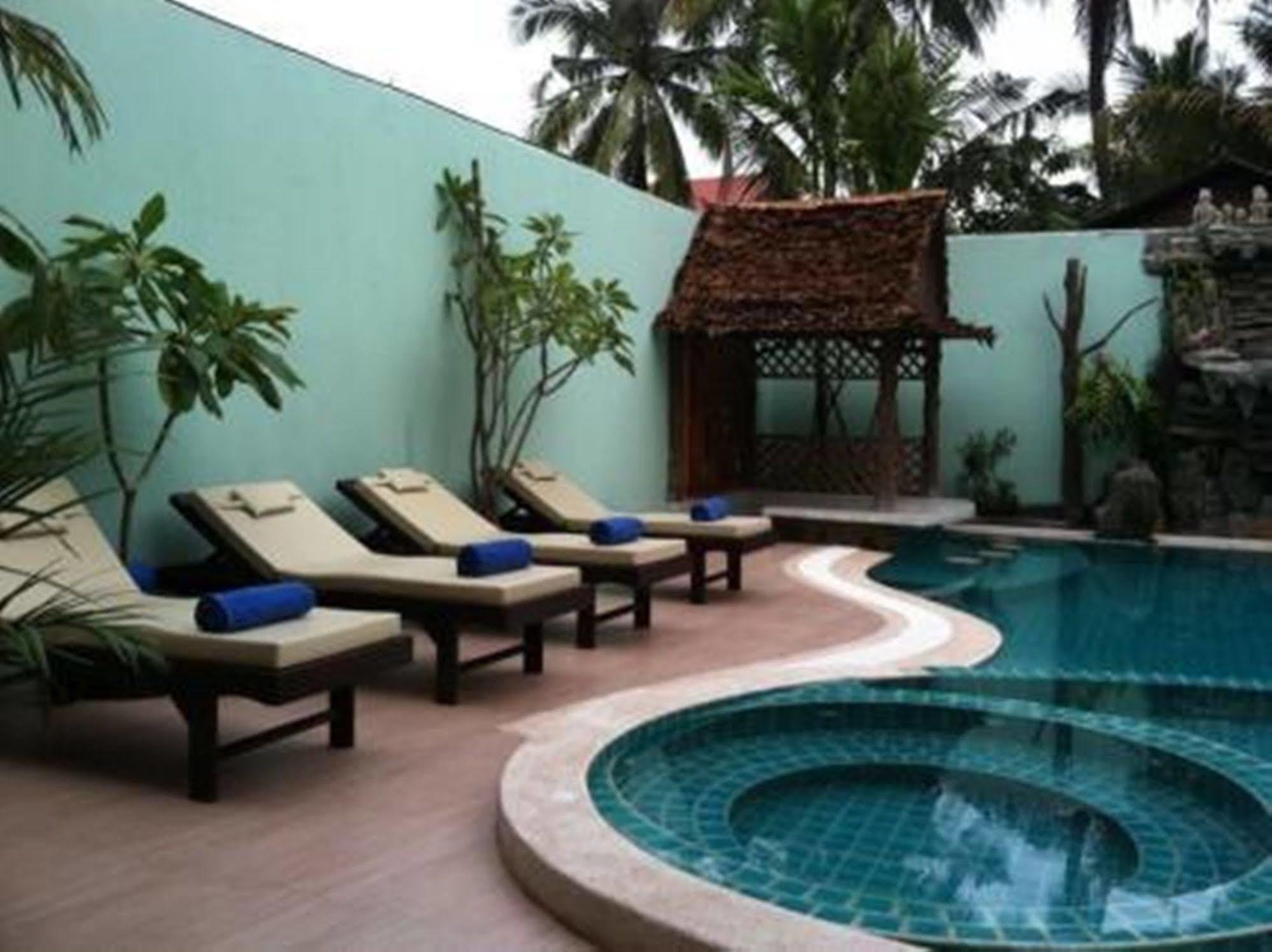 Siem Reap Riverside Hotel Exteriör bild