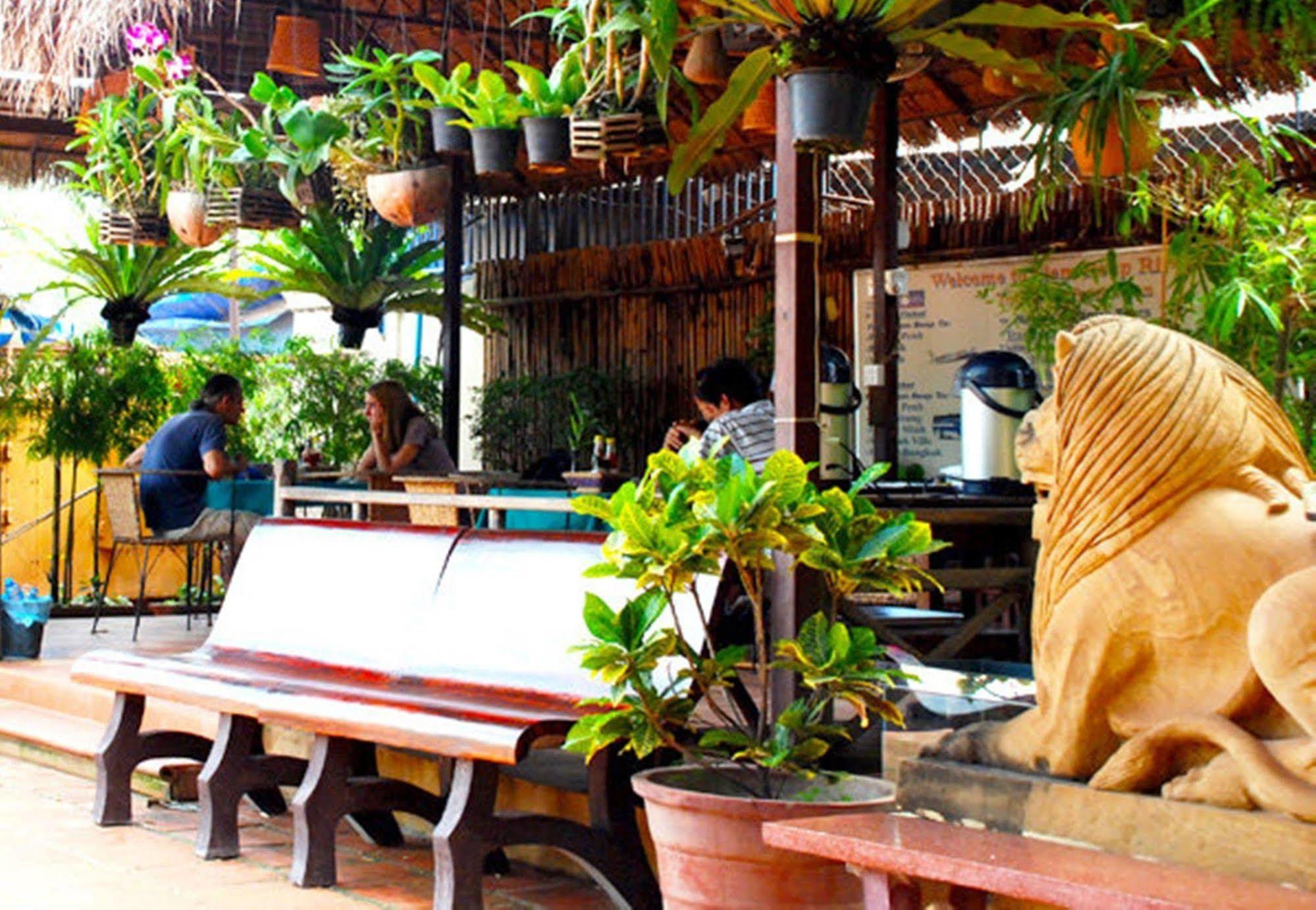 Siem Reap Riverside Hotel Exteriör bild
