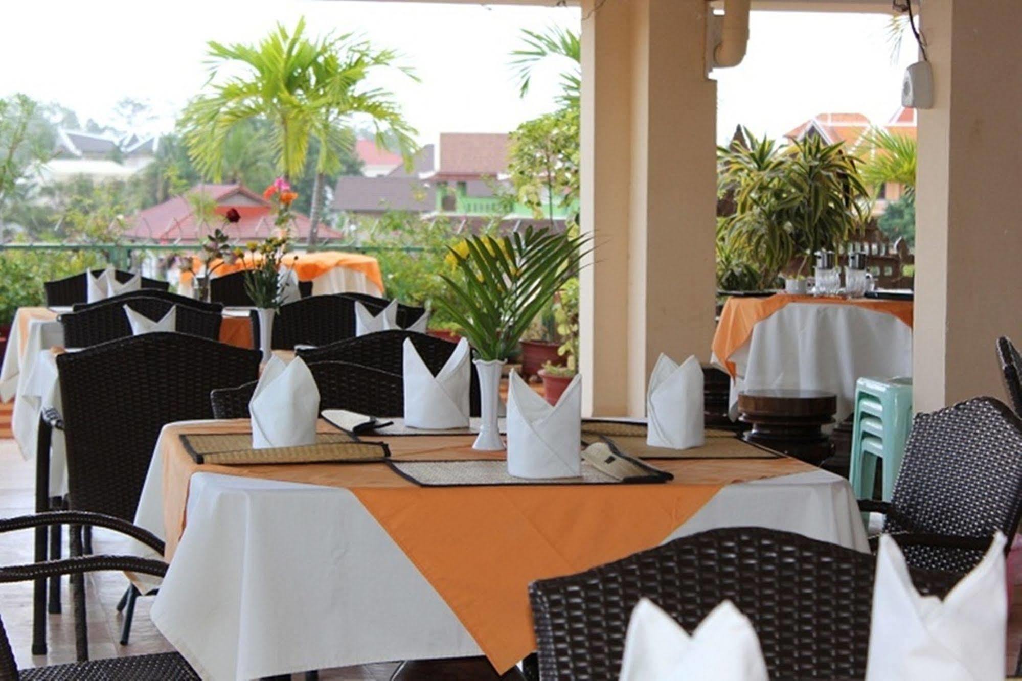 Siem Reap Riverside Hotel Exteriör bild