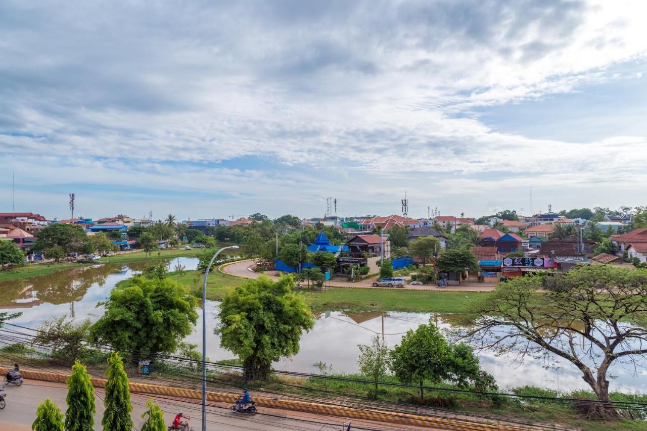 Siem Reap Riverside Hotel Exteriör bild